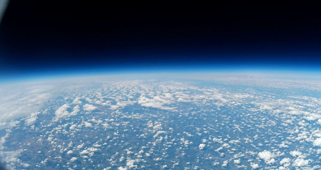 Blick aus 34 km Höhe auf die Erde